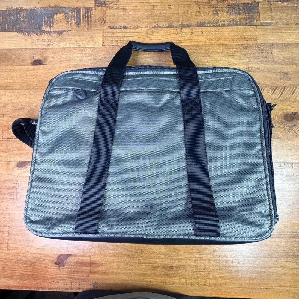 Tumi T2 Ballistic Nylon Messenger Laptop Briefcase‎ Bag
